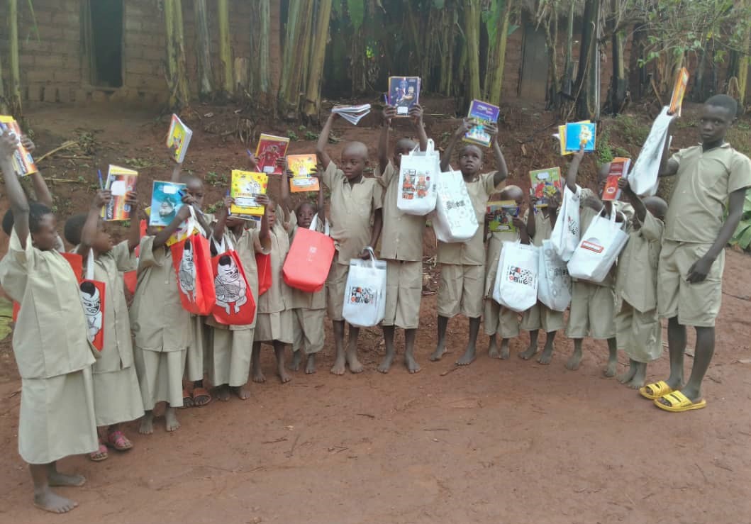 Distribution de matériel scolaire