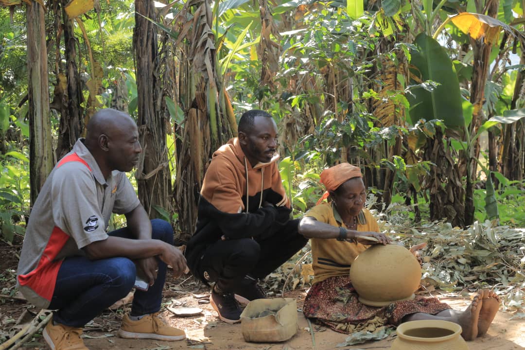 Apprentissage de la poterie traditionnelle